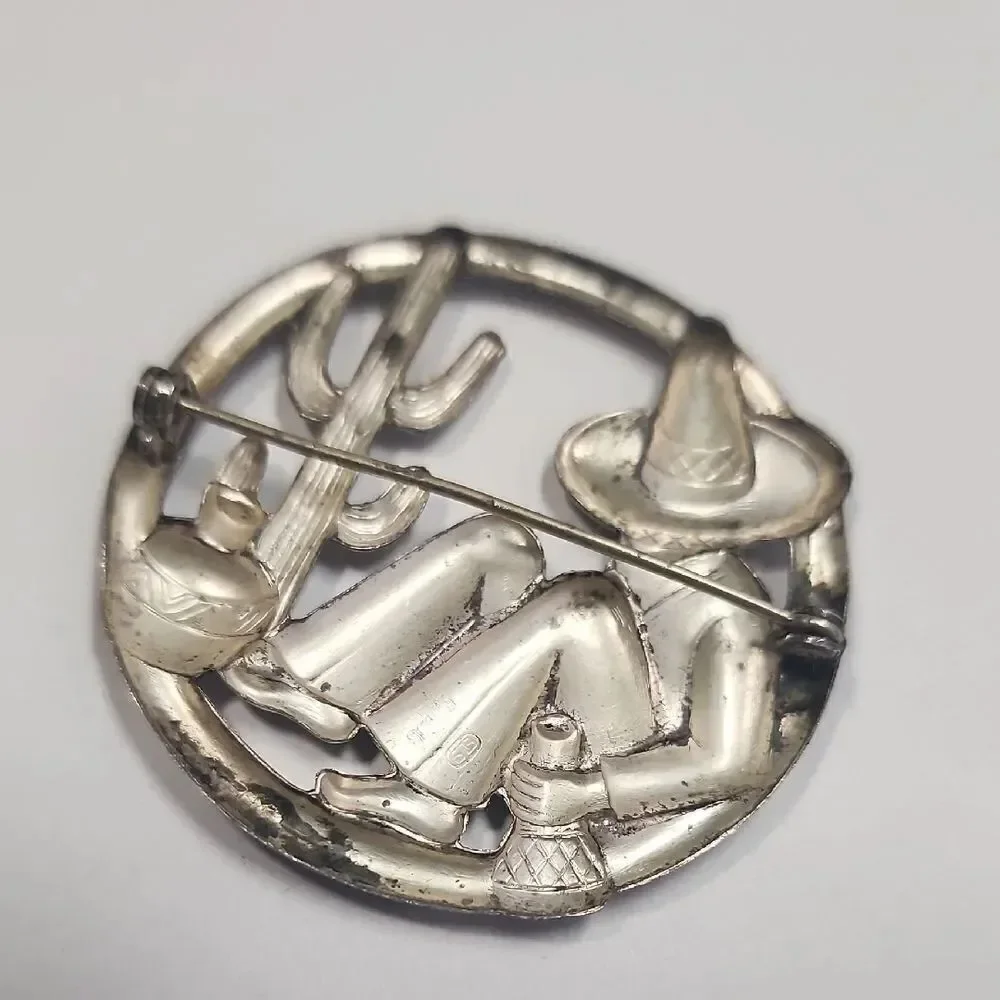 Vintage Sterling Silver Round Mexican Wanderer W/ Cactus Pin Brooch